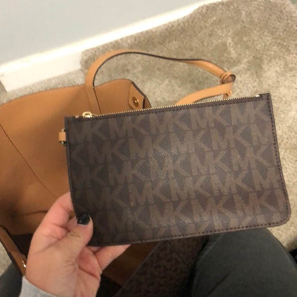 Woman’s Michael kors tote bag - Picture 3 of 3